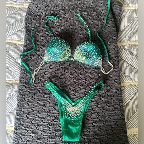 Green Competition Bikini Set -Figure Competition Suit - Posing Suit-Bodybuilding - Picture 5 of 11